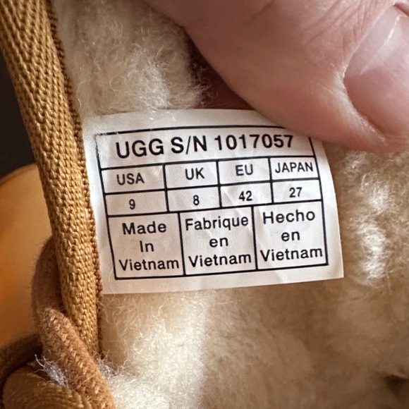 UGG Men’s Neumal Tan Chukka Boots - Picture 9 of 9